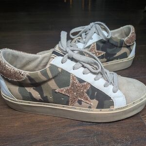 SHU SHOP Reba Camo Glitter Star Sneakers – Women’s Size 9
